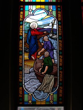 Bangkok, Tayland, 23 Eylül 2015: İsa ve bazı balıkçılar Varsayım Katedralinin vitrininde. Bangkok