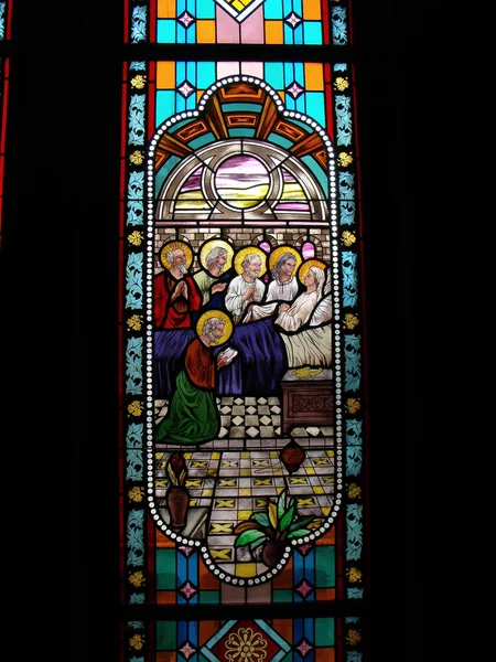 Bangkok, Tayland, 23 Eylül 2015: Varsayım Katedrali 'nin vitray camındaki İncil' in birçok resminden biri. Bangkok