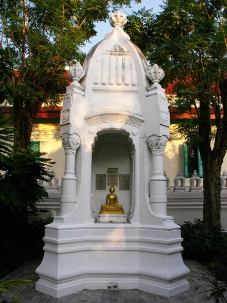 Bangkok Tailândia Janeiro 2016 Mausoléu Branco Com Imagem Buda Família — Fotografia de Stock