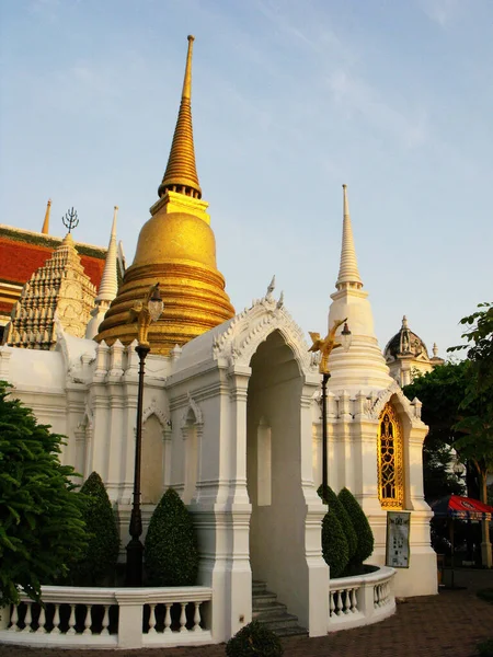 Bangkok Tailandia Enero 2016 Mausoleo Con Estupa Dorada Familia Real — Foto de Stock