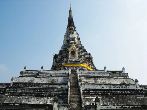 Ayutthaya, Tayland, 24 Ocak 2013: Siyam Krallığının eski başkenti Ayutthaya 'nın en büyük aptallarından biri. Tayland