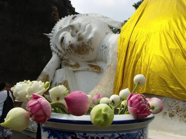 Ayutthaya Thajsko Ledna 2013 Květinové Oběti Nedávného Buddhy Ayutthaya Bývalém — Stock fotografie