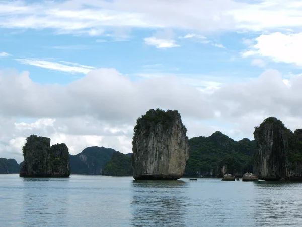 Long Bay Vietnam Juni 2016 Große Felsen Long Bay Vietnam — Stockfoto