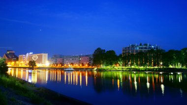 Geceleri şehir manzarası