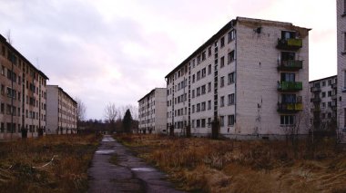 Askeri şehirdeki eski bina.