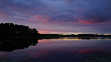 Nehrin üzerinde gün batımı
