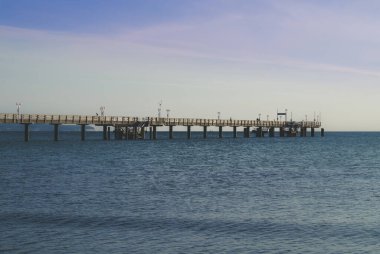 Almanya 'nın Baltık Denizi' ndeki Binz 'deki ahşap iskele labirenti.