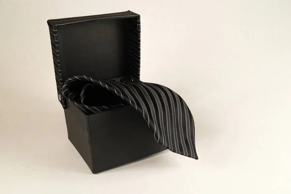 Mužská kravata v dárkové krabici. — Stock fotografie
