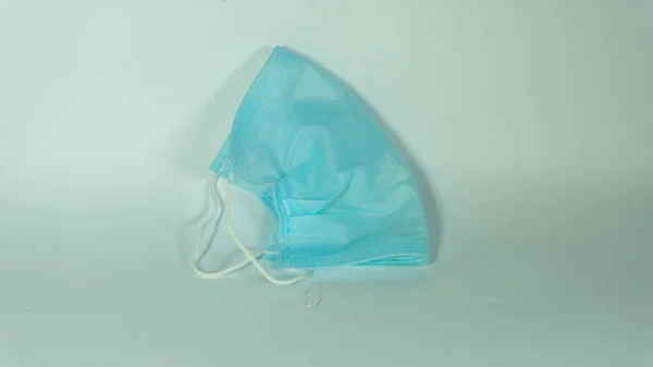 Bizi enfeksiyon, virüs, grip, toz gibi birçok hastalıktan koruyan 3 katmanlı maske burnumuzu korumak ve kozmetik amaçlı kullanmak için.