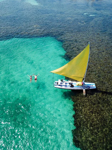 Jeune Couple Nageant Dans Les Piscines Naturelles Porto Galinhas Pernambuco — Photo