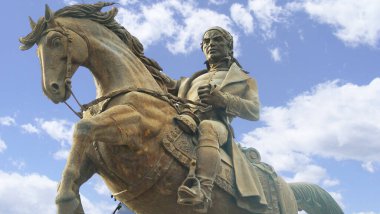 Meksikalı kahraman heykeli. Meksika Devrimi. Jose Maria Morelos & Pavn                         