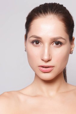 Güzel genç kadın temiz taze cilt ile kapatın. Cilt bakımı yüz. Kozmetik, güzellik ve spa. kız yüzünü yıkar. Güzellik Portresi. Mükemmel taze cilt. Saf güzellik. Gençlik ve cilt bakım kavramı