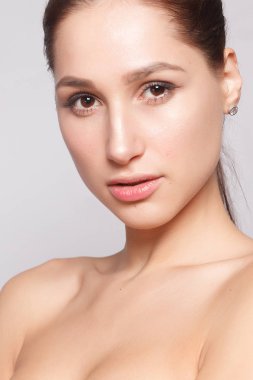 Güzel genç kadın temiz taze cilt ile kapatın. Cilt bakımı yüz. Kozmetik, güzellik ve spa. kız yüzünü yıkar. Güzellik Portresi. Mükemmel taze cilt. Saf güzellik. Gençlik ve cilt bakım kavramı