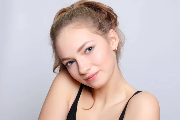 Beautiful Smiling Girl Clean Skin Natural Make White Teeth Grey — Stock Photo, Image