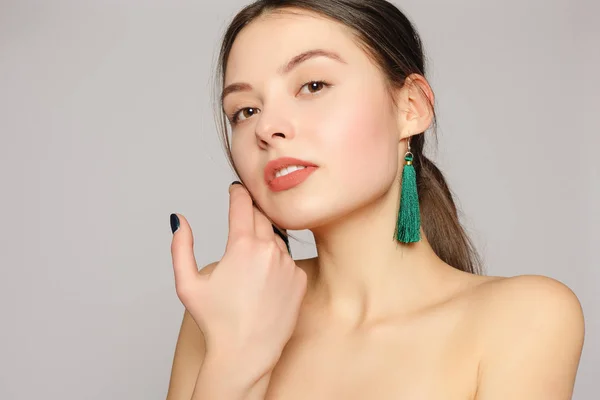 Retrato Una Joven Hermosa Mujer Con Piel Perfecta Maquillaje Brillante — Foto de Stock