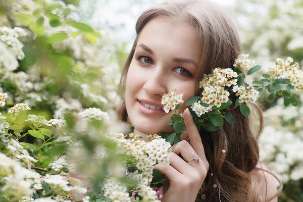 Gros Plan Portrait Une Belle Fille Dans Une Robe Vintage — Photo