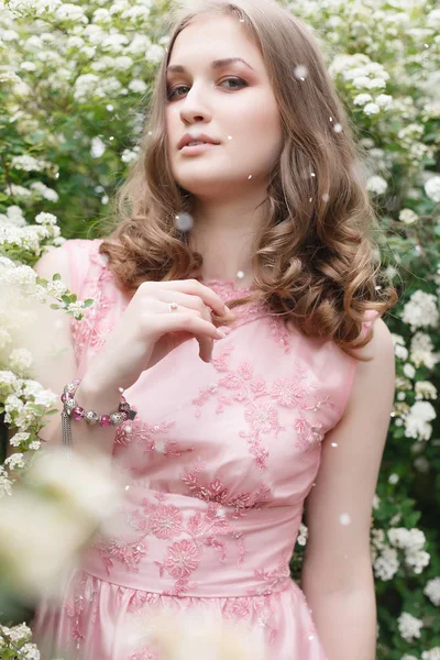 Primer Plano Retrato Una Hermosa Chica Vestido Vintage Rosa Pie — Foto de Stock