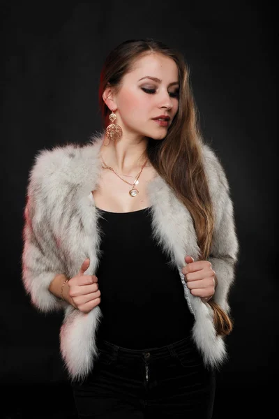 Luxury Girl Long Brown Hair Fur Coat Snow Queen Cold — Stock Photo, Image