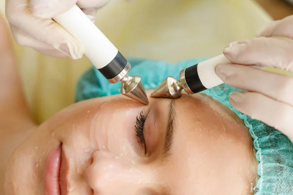 Personas Belleza Spa Cosmetología Concepto Tecnología Cosmetólogo Hace Que Procedimiento — Foto de Stock