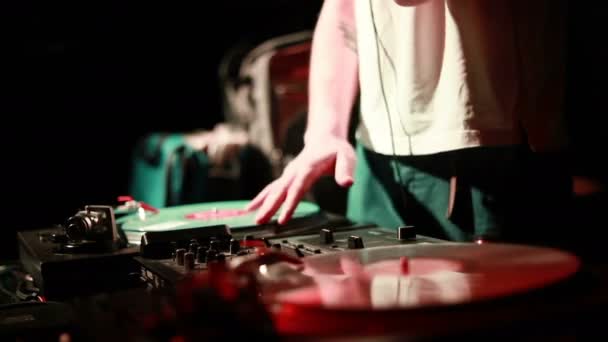 Spinning Mixing Scratching Night Club Macro Shot Cartuș Turntable Stylus — Videoclip de stoc