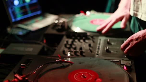 Spinning Mixing Scratching Night Club Macro Girato Una Cartuccia Girevole — Video Stock