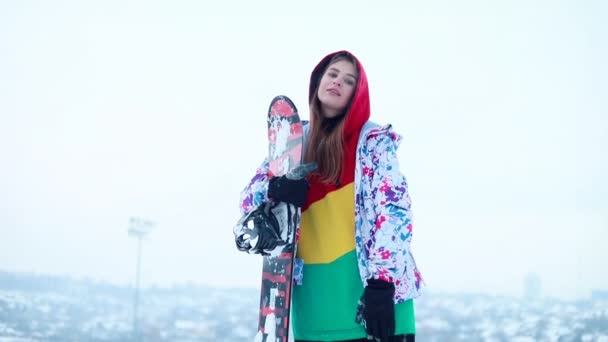 Χιόνι Χειμώνα Αθλητισμός Άνθρωποι Ομορφιά Έννοια Χαμογελώντας Πανέμορφη Γυναίκα Ποζάρει — Αρχείο Βίντεο