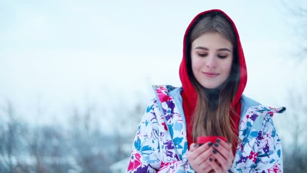 Сніг Зима Спорт Люди Концепція Краси Дівчина Гарячий Чай Термосу — стокове відео