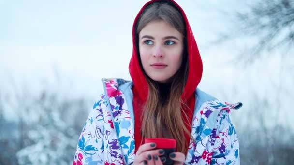 Neige Hiver Sport Personnes Concept Beauté Fille Verse Thé Chaud — Video