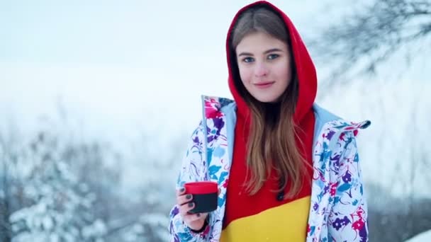 Snö Vinter Sport Människor Skönhet Koncept Flicka Häller Varmt Från — Stockvideo