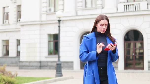 Pessoas Conceito Beleza Estilo Vida Casaco Feminino Elegante Andando Rua — Vídeo de Stock