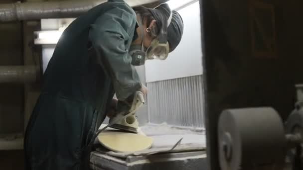 Profesión Carpintería Gente Emoción Concepto Gente Joven Artesano Sandering Cubierta — Vídeo de stock