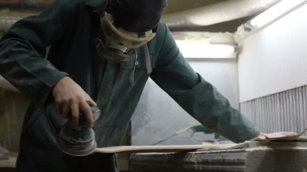 Beruf Tischlerei Emotion Und Menschen Konzept Junger Handwerker Schleift Das — Stockvideo