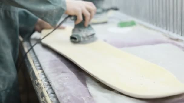 Beruf Tischlerei Emotion Und Menschen Konzept Junger Handwerker Schleift Das — Stockvideo