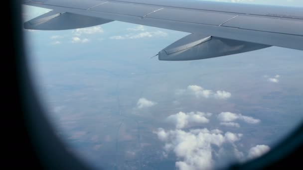 Imagens Impressionantes Vista Aérea Acima Das Nuvens Janela Avião Com — Vídeo de Stock