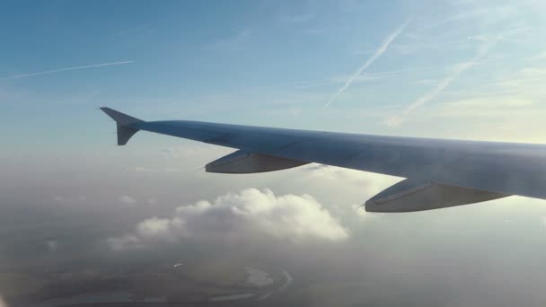 Imagens Impressionantes Vista Aérea Acima Das Nuvens Janela Avião Com — Vídeo de Stock