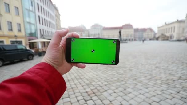 Primo Piano Colpo Uomo Mani Tenendo Smartphone Con Schermo Verde — Video Stock