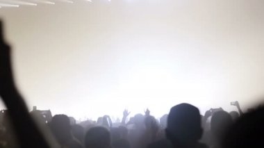 kalabalık alkış konser sahne ve konser salonu konser müzik festivali kalabalık, kalabalık müzik kalabalık eğlence, gece dışarı yaşam tarzı festivalleri stadyum kalabalık, konser parti dans arkadaşlar kadın