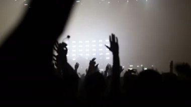 kalabalık alkış konser sahne ve konser salonu konser müzik festivali kalabalık, kalabalık müzik kalabalık eğlence, gece dışarı yaşam tarzı festivalleri stadyum kalabalık, konser parti dans arkadaşlar kadın