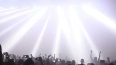 kalabalık alkış konser sahne ve konser salonu konser müzik festivali kalabalık, kalabalık müzik kalabalık eğlence, gece dışarı yaşam tarzı festivalleri stadyum kalabalık, konser parti dans arkadaşlar kadın