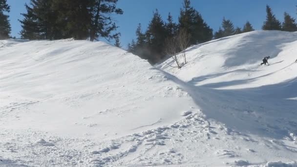 Portré Közelkép Hűvös Jóképű Férfi Fiatal Snowboardos Kívül Téli Sípálya — Stock videók