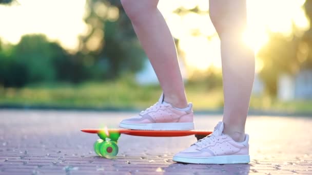 Deporte Estilo Vida Extremo Gente Concepto Hermosa Chica Carretera Ciudad — Vídeo de stock