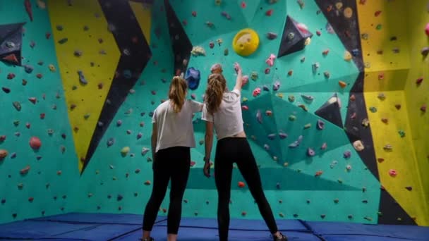 Fitness Extrémní Sport Bouldering Lidé Zdravý Životní Styl Koncept Dvě — Stock video