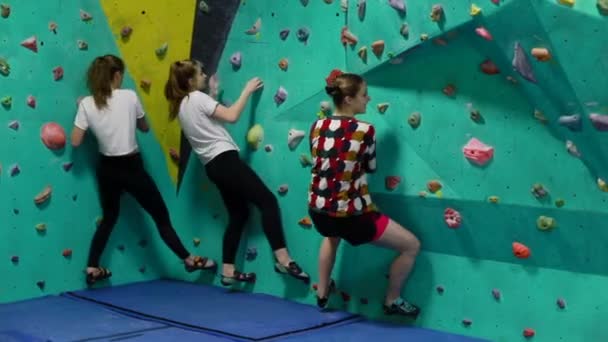 Fitness Extremsport Bouldern Menschen Und Ein Gesundes Lebensstilkonzept Drei Frauen — Stockvideo