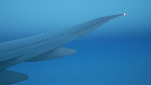 Vuelo Avión Ala Avión Volando Por Encima Las Nubes Con — Vídeos de Stock