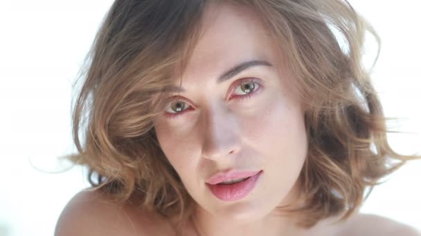 Koncepcja Pielęgnacji Skóry Zbliżenie Portret Pięknej Twarzy Kobiety Jasnymi Oczami — Wideo stockowe