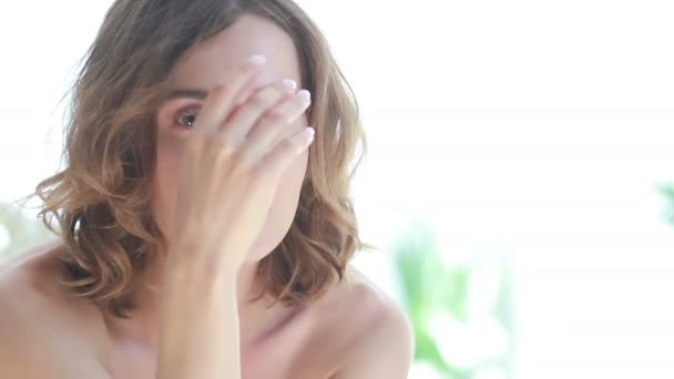 Konsep Skincare Potret Tertutup Dari Wanita Cantik Wajah Dengan Mata — Stok Video