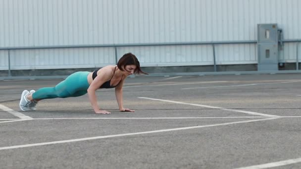 Sport Fitness Egészséges Életmód Koncepció Fitness Lány Push Utcán Egy — Stock videók