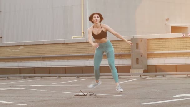Sport Fitness Een Gezonde Levensstijl Concept Sportief Meisje Doet Hurken — Stockvideo