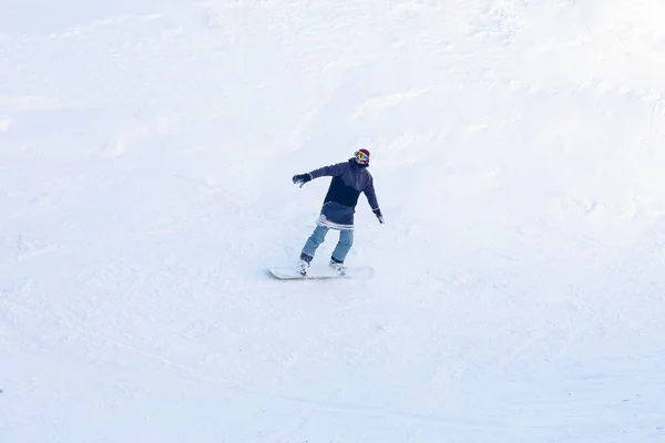 Invierno Ocio Deporte Gente Concepto Activo Snowboarder Saltar Las Montañas — Foto de Stock