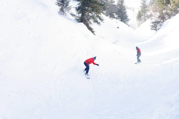 Invierno Ocio Deporte Gente Concepto Snowboarder Activa Saltando Las Montañas — Foto de Stock